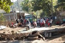 Desak Polisi Tangkap Pelaku Pembunuhan saat Pilkades, Warga Bima Blokade Jalan