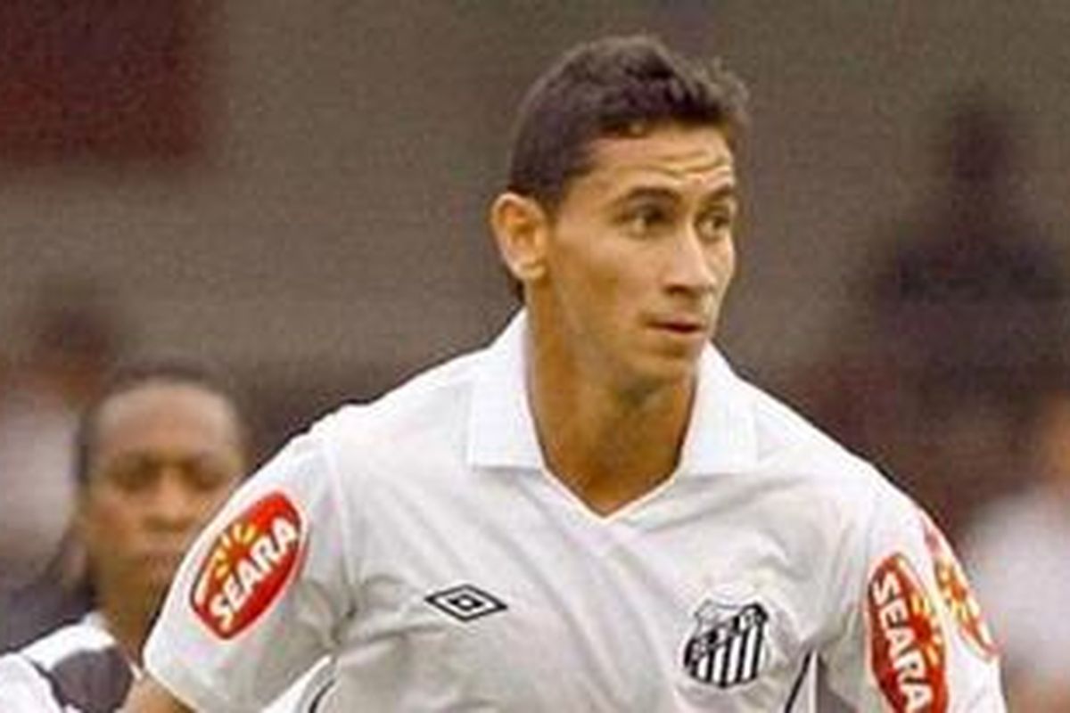 Gelandang klub Santos FC, Paolo Henrique Ganso, menolak tawaran perpanjangan kontrak.