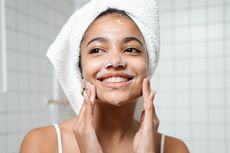 Facial Wash dengan Kandungan Asam Amino, Apa Gunanya?