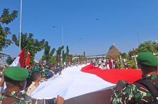 Bendera Merah Putih Sepanjang 79 Meter Membentang di Tapal Batas Negara