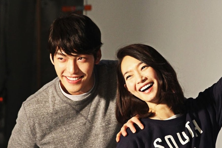 Pasangan artis asal Korea Selatan Kim Woo Bin (kiri) dan Shin Min Ah