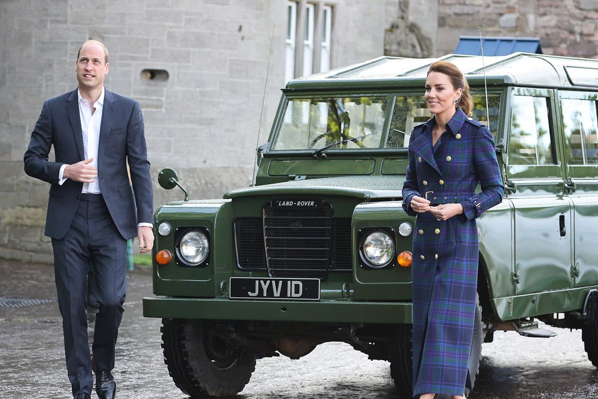 Pangeran William dan Kate Middleton ketika menghadiri acara nonton drive-in di Istana Holyroodhouse, Skotlandia, Mei 2021.