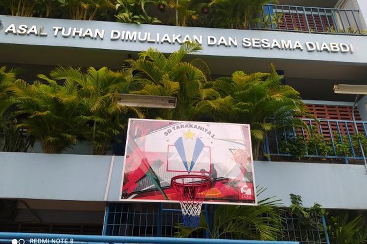 Di samping buku-buku bacaan, sumbangan PARQ Foundation juga berwujud renovasi ring olahraga basket di SD Tarakanita 1, Jalan Barito, Kebayoran Baru, Jakarta Selatan pada Jumat (4/11/2022).
