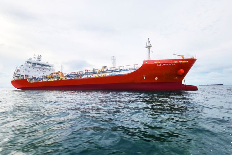 Kapal Tanker Pertamina Patra Niaga Sandar di Ampenan, Pasok 6.000 KL BBM untuk NTB