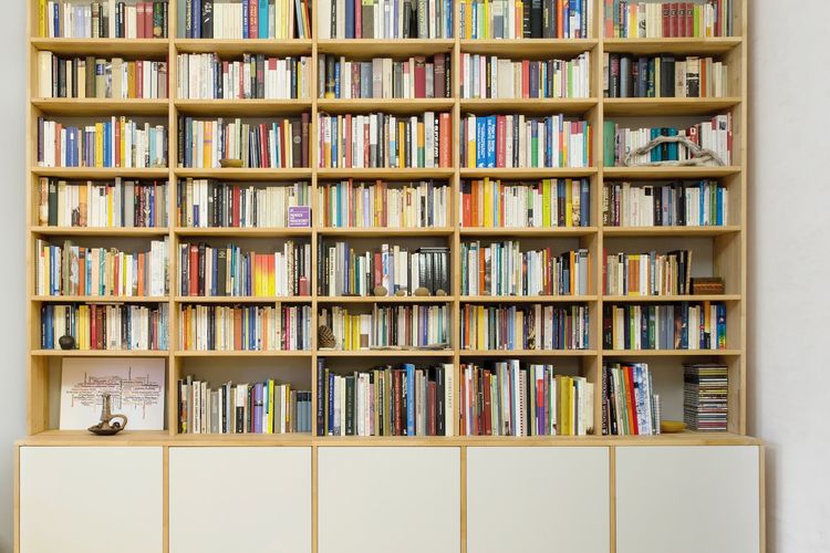 Simak, 6 Tips Menata Rak Buku di Ruangan Kecil Halaman all - Kompas.com
