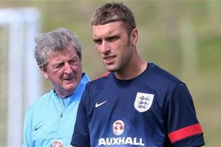 Pelatih Inggris, Roy Hodgson (kiri) bersama salah satu penyerang andalannya, Rickie Lambert (kanan).