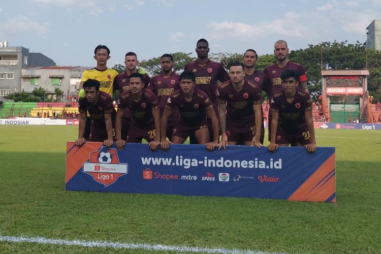 Skuat PSM Makassar jelang pertandingan melawan Kalteng Putra di Stadion Andi Mattalatta, Makassar, Rabu (6/11/2019).