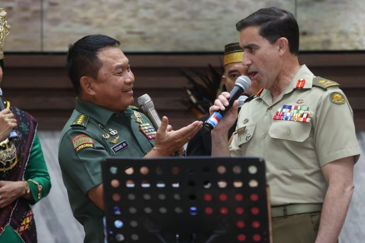 Kepala Staf Angkatan Darat (KSAD) Jenderal Dudung Abdurachman menerima kunjungan kehormatan KSAD Australia Letnan Jenderal Simon Stuart di Markas Besar Angkatan Darat (Mabesad), Jakarta, Kamis (4/8/2022).