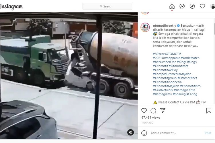 Viral di media sosial video yang memperlihatkan kecelakaan lalu lintas. Mobil ditabrak oleh truk yang diduga mengalami rem blong dari belakang.