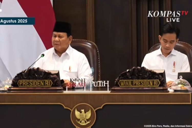 Presiden Prabowo Subianto dan Wakil Presiden Gibran Rakabuming Raka saat memimpin sidang kabinet paripurna ke-8 di Istana Kepresidenan, Jakarta, Rabu (6/8/2025).
