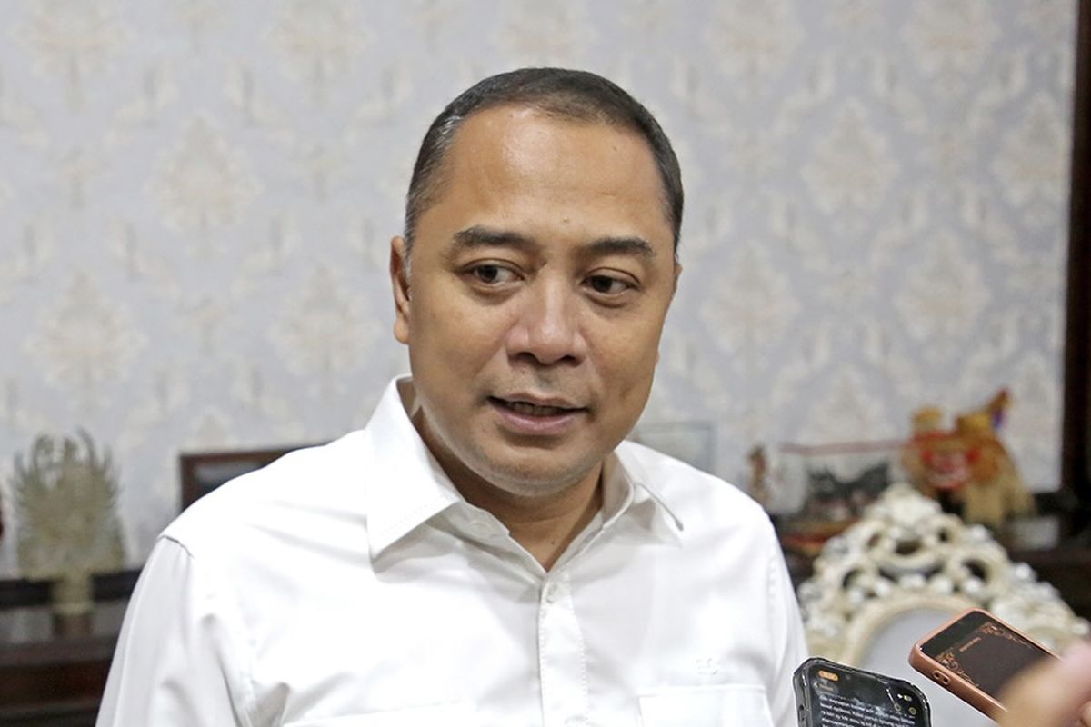 Wali Kota Surabaya, Eri Cahyadi, Kamis (26/6/2025). Kebijakan Jam Malam Anak di Surabaya dinilai berdampak positif bagi kesehatan remaja dengan membantu pola tidur dan menurunkan risiko kecelakaan malam hari.