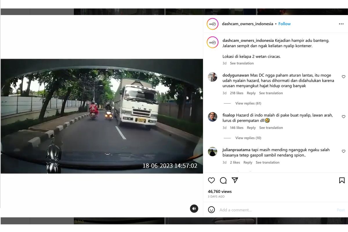 Pengendara Nmax ingin menyalip truk kontainer tapi tidak memperhitungkan jarak.