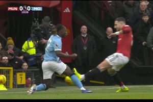 Alasan VAR Selamatkan Dalot dari Kartu Merah di Derbi MU vs Man City