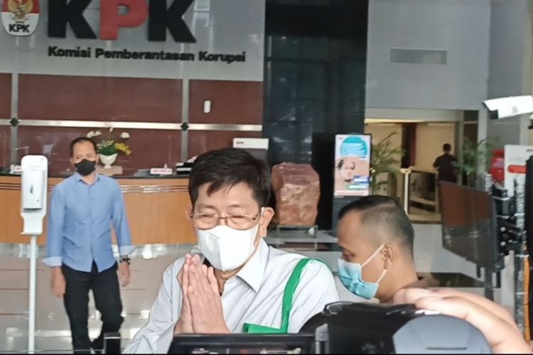 Kepala Kantor Pajak Madya Jakarta Timur, Wahono Saputro lagi-lagi memilih bungkam saat keluar dari gedung Merah Putih Komisi Pemberantasan Korupsi (KPK), Kamis (16/3/2023).