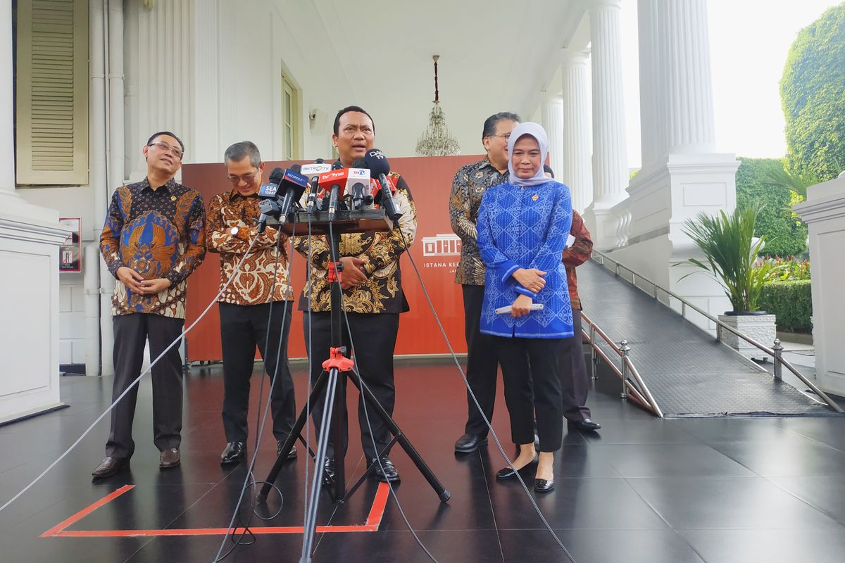Anggota Badan Pemeriksa Keuangan (BPK) Nyoman Adhi Suryadnyana saat memberikan keterangan pers di Kompleks Istana Kepresidenan, Selasa (1/11/2022).