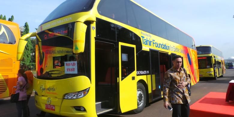 Bus tingkat gratis sumbangan Tahir Foundation. Bus ini rencananya akan dioperasikan di sepanjang jalur pemberlakuan pelarangan sepeda motor, Jalan MH Thamrin-Medan Merdeka Barat.