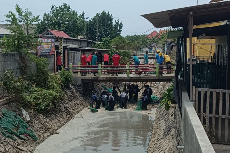 Sampah Kembali Menumpuk di Sungai Kalimati Banyuwangi, 10 Ton Diangkut