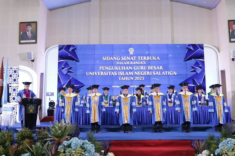 Enam guru besar dikukuhkan dalam prosesi di Gedung Auditorium dan Student Center 