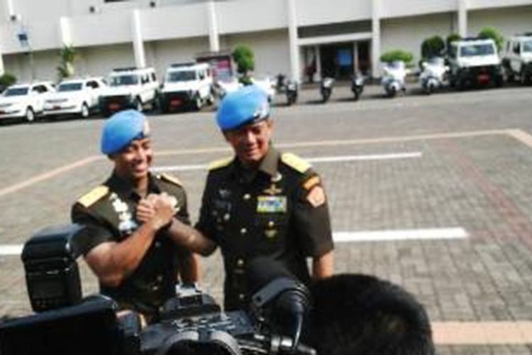 Danpaspampres Mayjen TNI Andika Perkasa (kiri) dan Danjen Kopassus Mayjen TNI Doni Munardo