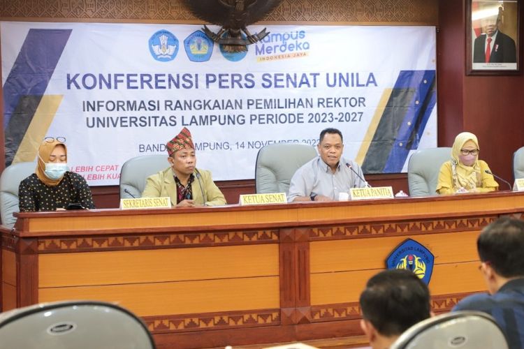 Konferensi pers terkait Rangkaian Pemilihan Rektor (Pilrek) Universitas Lampung (Unila) periode 2023-2027.