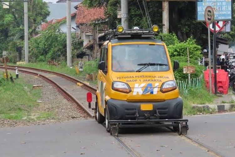 Kendaraan Pemeriksa Jalur (KPJ) milik PT Kereta Api Indonesia (Persero)