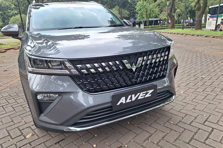 Wuling Alvez resmi meluncur di Indonesia International Motor Show (IIMS) 2023, Februari lalu. Kini jelang sebulan setelah peluncuran pihak Wuling memberikan kesempatan media menjajal Alvez.