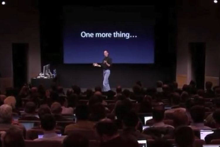 Pendiri Apple Steve Jobs saat bersiap memperkenalkan Mac 2010