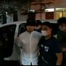 Kenapa Mata Munarman Ditutup Saat Ditangkap dan Dibawa ke Polda Metro Jaya?