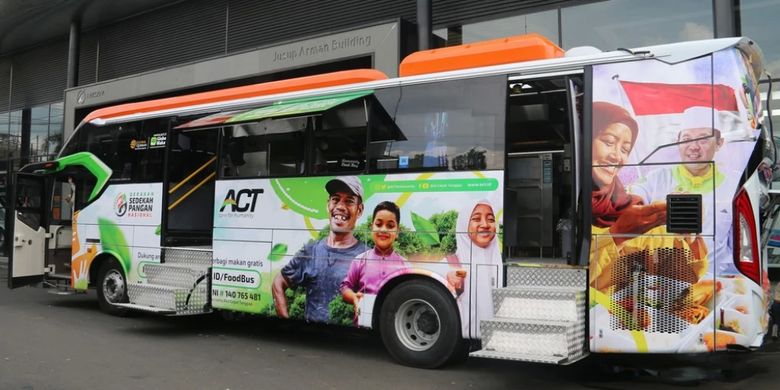 Unit food bus hasil kolaborasi lembaga kemanusiaan ACT dengan karoseri Laksana