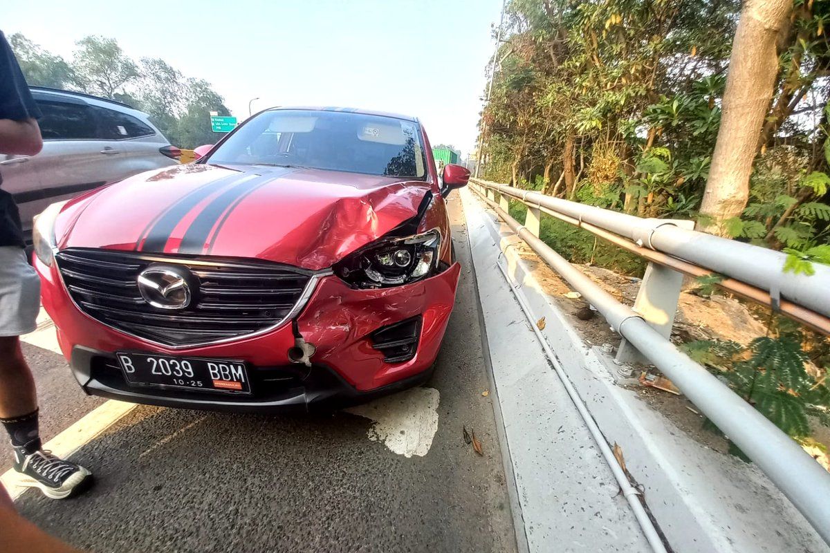 Kecelakaan di ruas Tol Sedyatmo KM 21 arah Bandara Soekarno-Hatta pagi ini Selasa (17/10/2023)