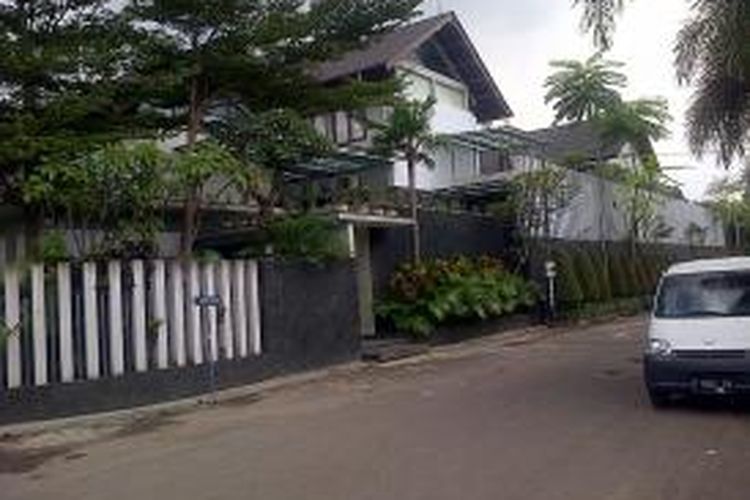 Salah satu rumah milik keluarga Atut yang berada di Jalan Suryalaya IV Nomor 1, RT 05 RW 04 Kelurahan Cijagra, Kecamatan Lengkong, Kota Bandung.