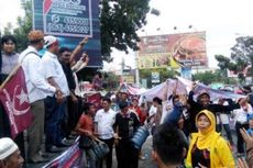 Anggota TNI Patroli Pakai Panser, Massa Prabowo-Hatta Tepuk Tangan