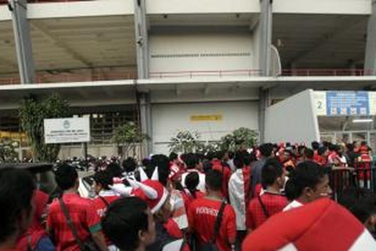 Stadion gelora Bung Karno, selalu penuh sesak jika timna bertanding, begitu juga saat Indonesia XI melawan Liverpool, Sabtu (20/7/2013) ini.