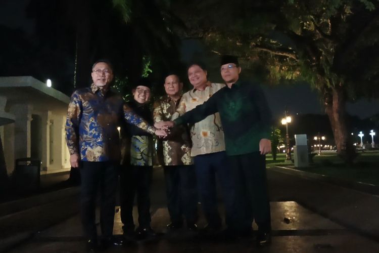 Ketum Gerindra Prabowo Subianto, Ketum PAN Zulkifli Hasan, Plt Ketum PPP Mardiono dan Ketum Golkar Airlangga Hartarto dan Ketum PKB Muhaimin Iskandar usai bertemu Presiden Joko Widodo di Istana Merdeka, Selasa (2/5/2023).