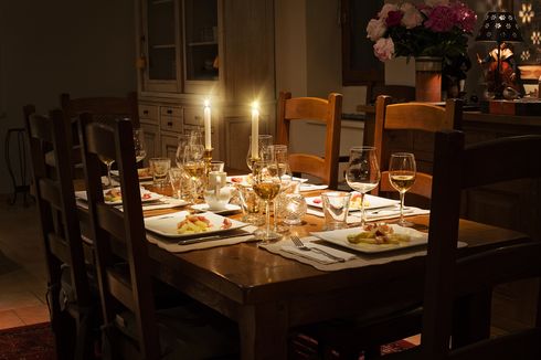 4 Tips Bikin Makan Malam Romantis untuk Rayakan Valentine di Rumah