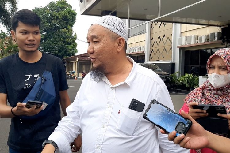 Bakal calon wakil walikota Bandar Lampung Hanafiah Hamidi usai pemeriksaan penyidik KPK, Jumat (21/10/2022).