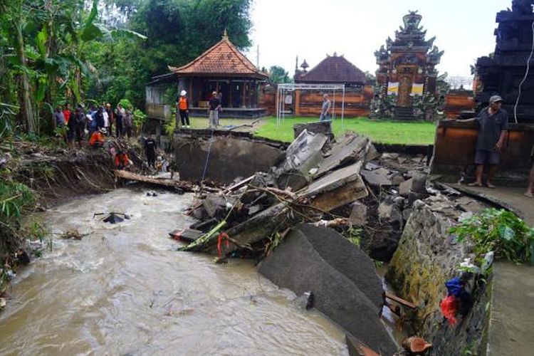 Pura Dalem Dawan Rusak Diterjang Banjir, Bupati Klungkung Pastikan Tangani dengan Cepat