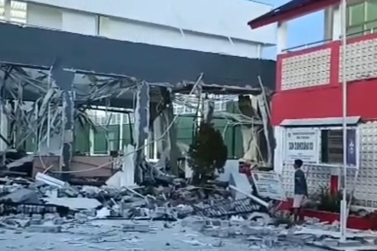 Ledakan Terjadi di Gedung Padel Gunung Putri Bogor, Polisi Cek TKP