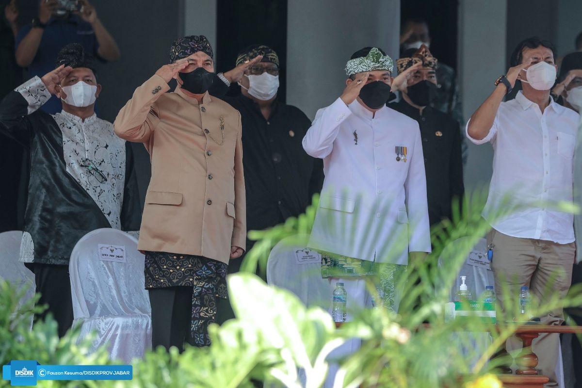 Kadisdik Jabar, Dedi Supandi mengikuti Upacara Peringatan Hardiknas di Lapangan Kantor Disdik Jabar, Jumat (13/5/2022).