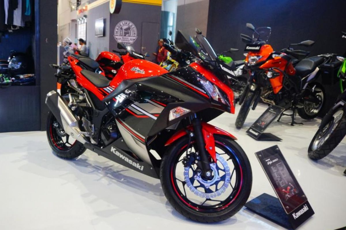 Kawasaki menampilkan Ninja 250 dengan warna baru