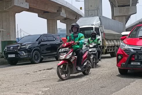 Warga Minta Jalan Raya Bekasi Arah Pulo Gebang yang Berlubang Segera Diperbaiki