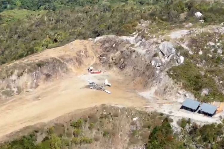 Penampakan Pesawat AMA yang Diduga Dibakar KKB di Yahukimo
