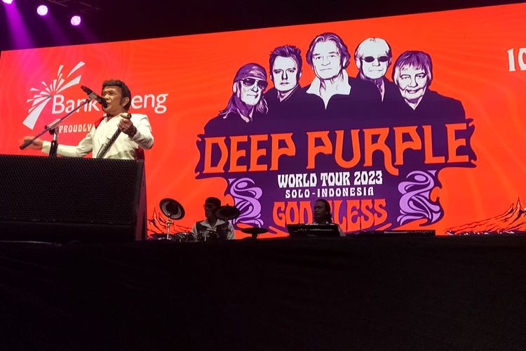 Konser 'Deep Purple World Tour 2023', menghadirkan dua legenda rock, Deep Purple dan God Bless dalam satu panggung, Jumat (10/3/2023). Pedangdut Rhoma Irama dan Soneta tampil sebagai pembuka.
