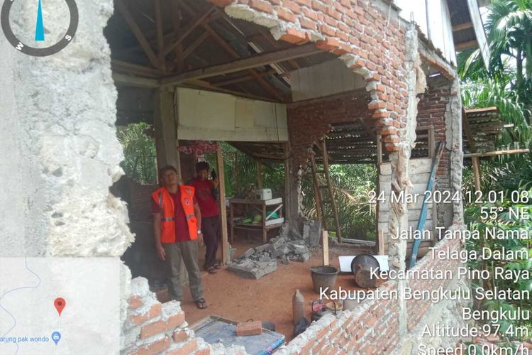 Rumah warga rusak akibat gempa di Bengkulu (Sumber poto: BPBD Bengkulu Selatan