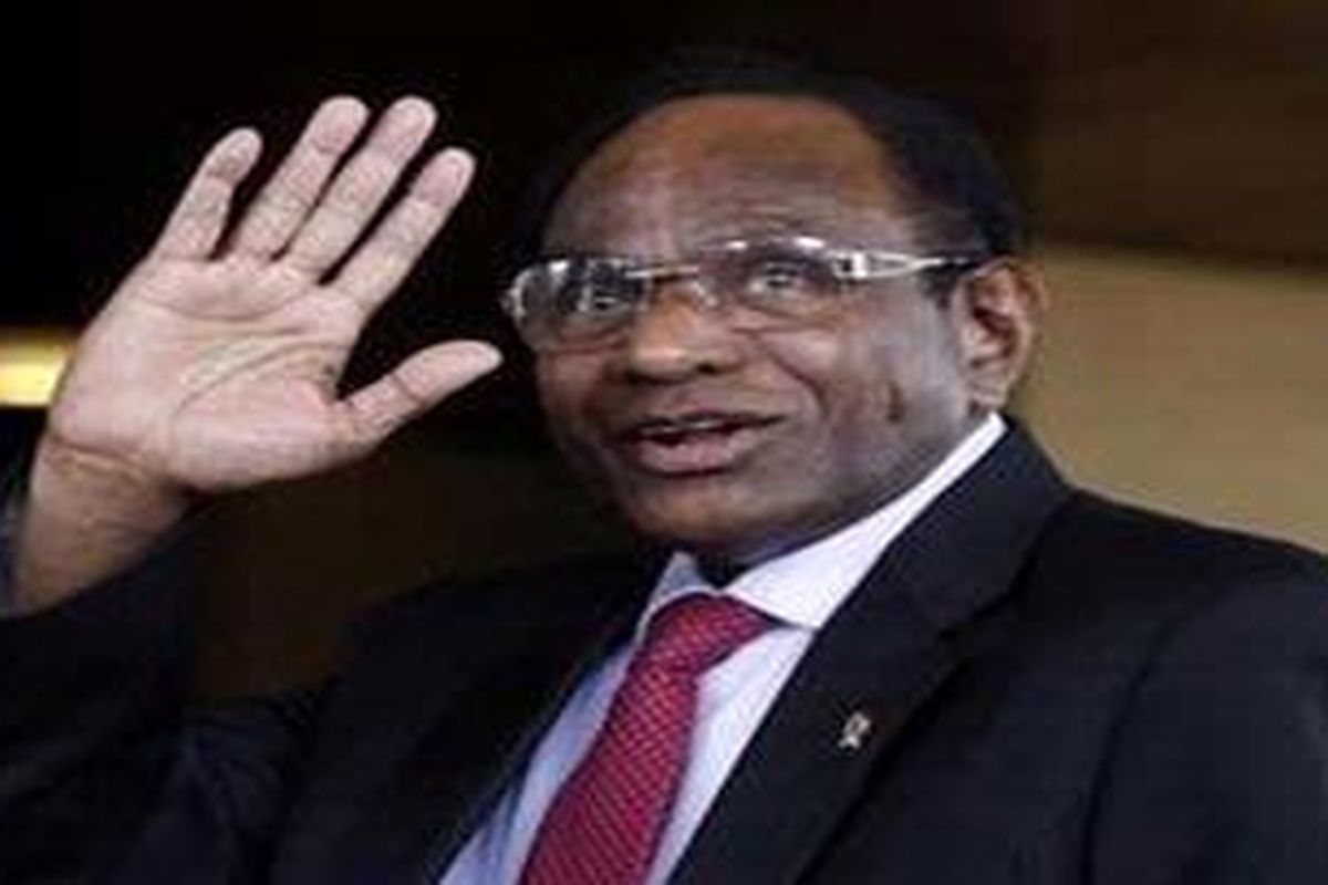 Menteri Perhubungan Freddy Numberi