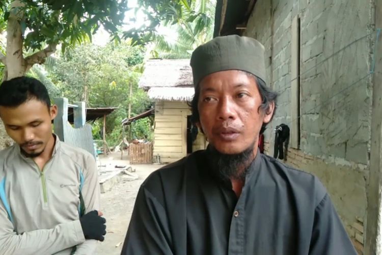 Pawang Buaya Bergulat Hingga Menangkap Dua Ekor Buaya Raksasa di Mateng