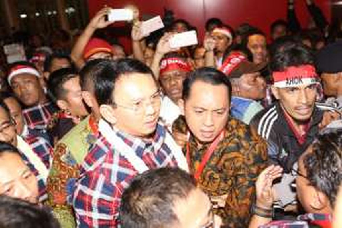 Bakala calon gubernur DKI Jakarta, Basuki Tjahaja Purnama, saat memasuki lokasi pengundian nomor urut bakal cagub dan bakal cawagub di JIExpo Kemayoran, Jakarta Pusat, Selasa (25/10/2016).