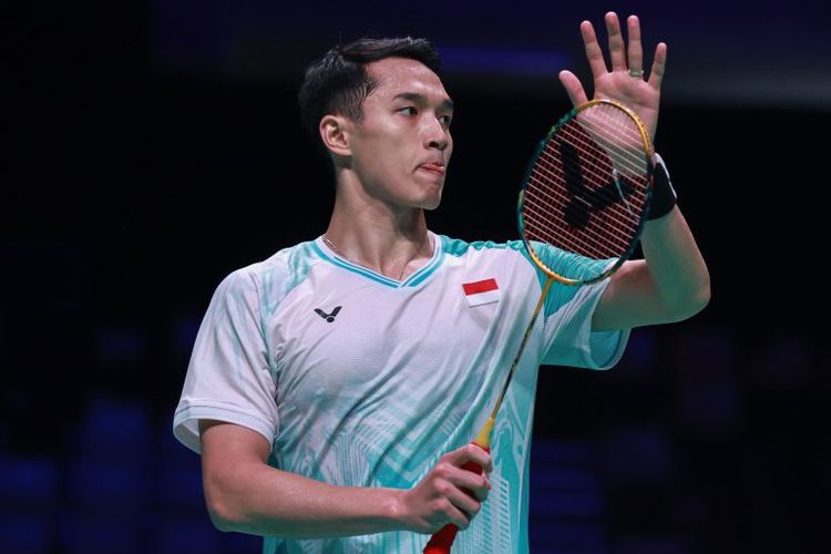 Aksi pebulu tangkis tunggal putra Indonesia, Jonatan Christie, di babak semifinal Denmark Open 2025.