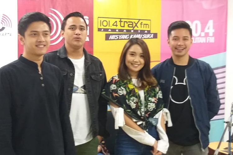 Lirik Dan Chord Lagu Remaja Milik Hivi