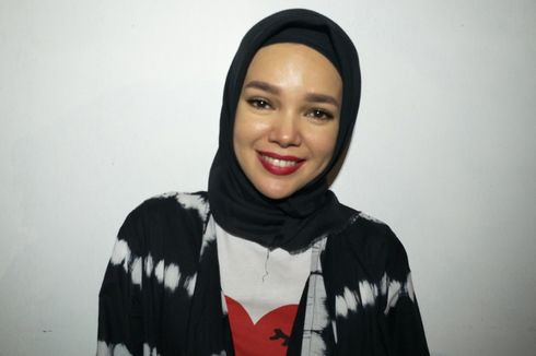 Dewi Sandra Tak Bisa Lepas dari Kurma Selama Ramadhan